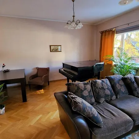 Spacious Old Town In Heart Of